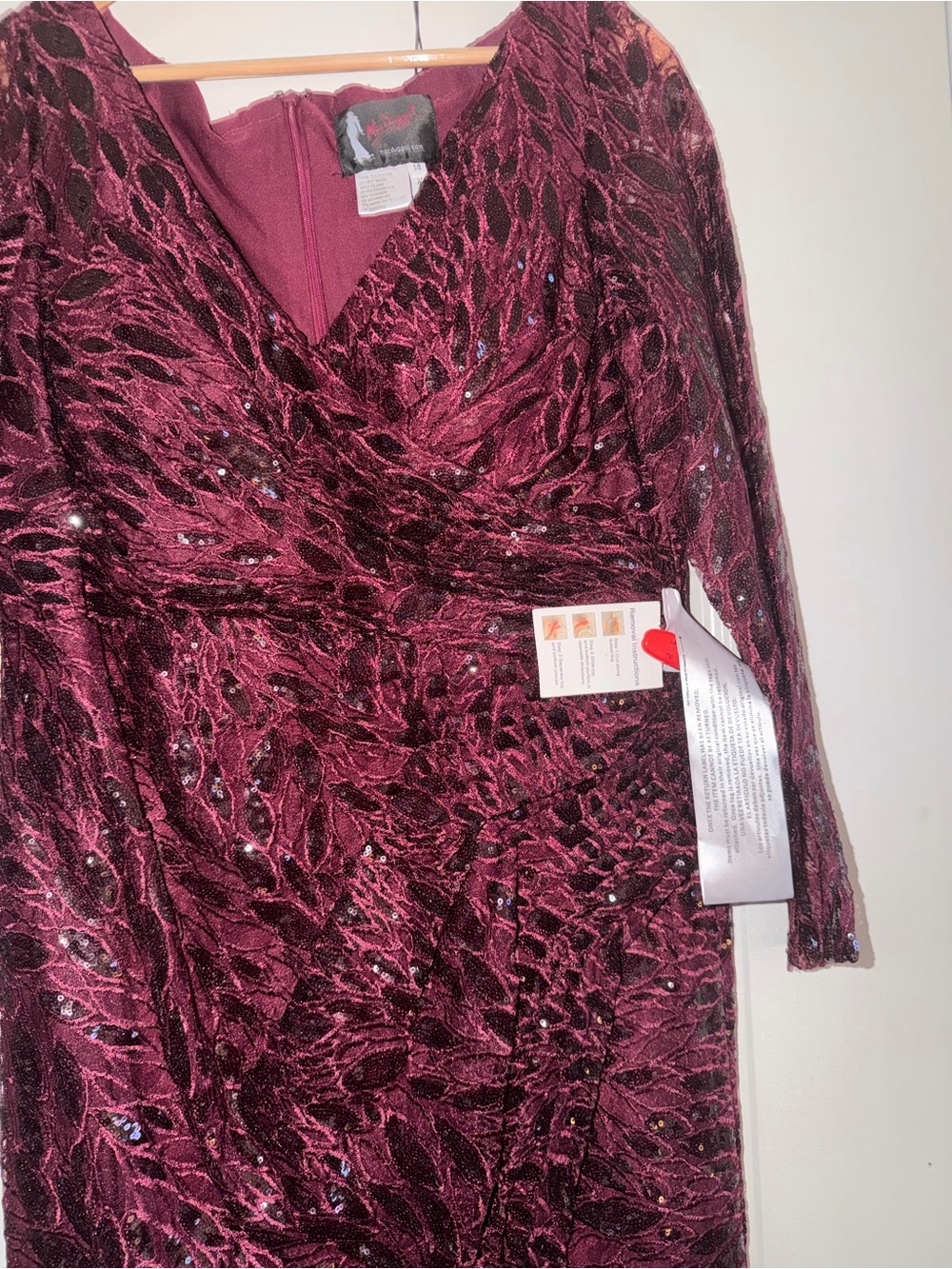 Mac Duggal. 12412 Women’s Elegant Burgundy Lace V-Neck Gown. Sz 14 NWT - Picture 7 of 12